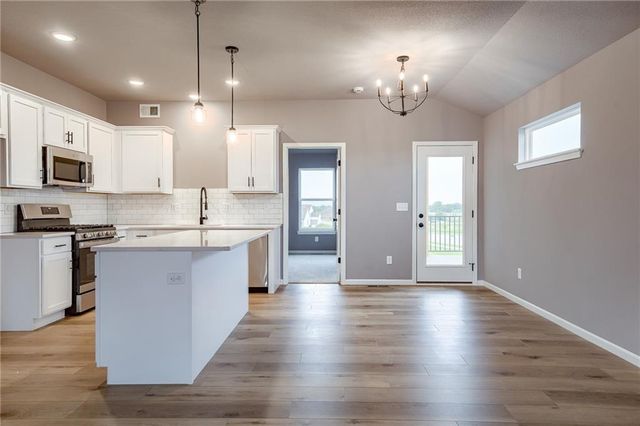 20560 Newcastle Street, Spring Hill, KS 66083