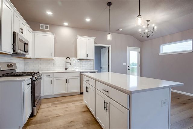 20560 Newcastle Street, Spring Hill, KS 66083