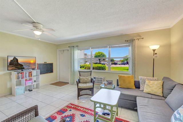 210 Horizons E 103, Boynton Beach, FL 33435
