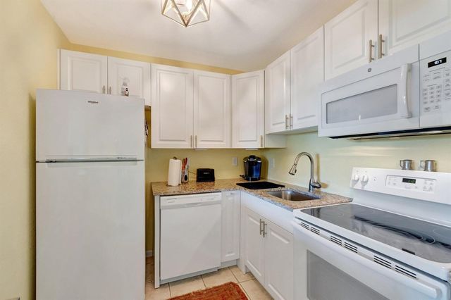 210 Horizons E 103, Boynton Beach, FL 33435