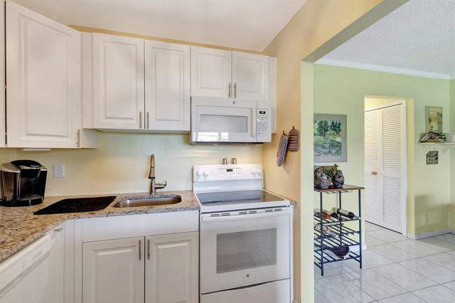 210 Horizons E 103, Boynton Beach, FL 33435