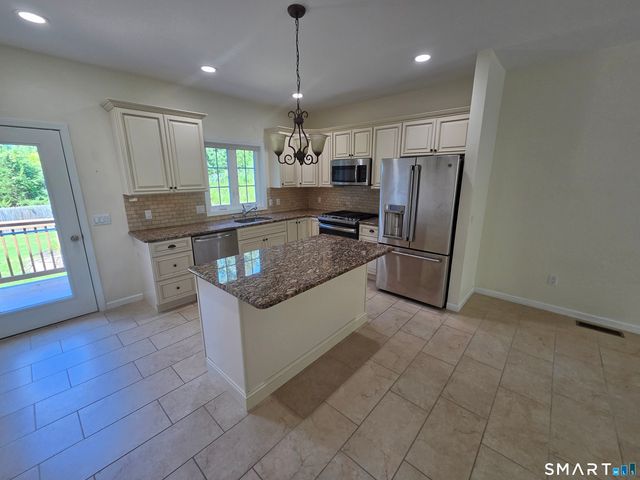 10 Oak Meadows Drive 10, Brookfield, CT 06804