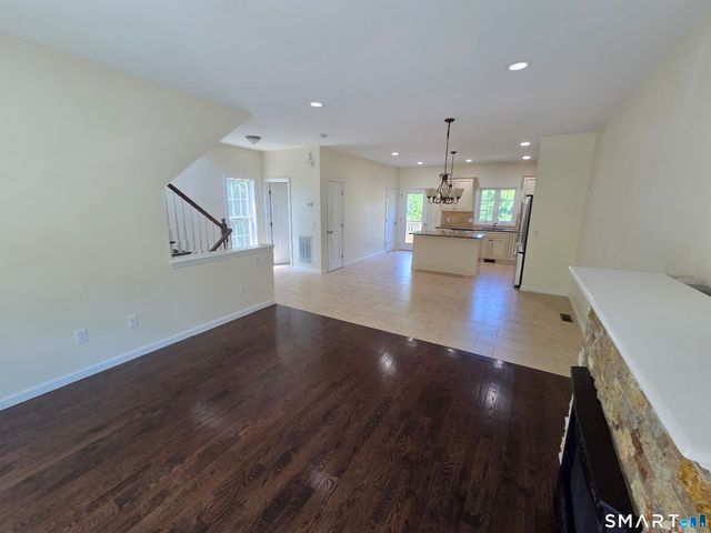 10 Oak Meadows Drive 10, Brookfield, CT 06804