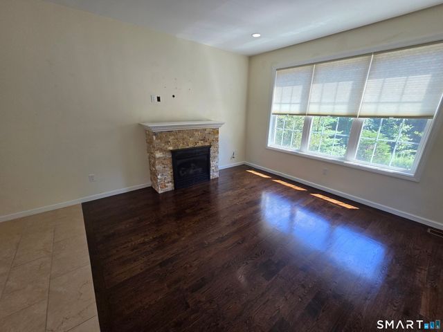 10 Oak Meadows Drive 10, Brookfield, CT 06804