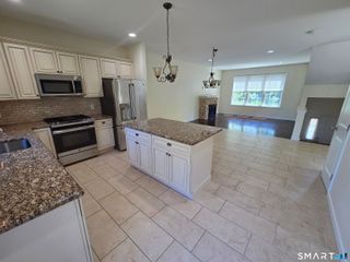 10 Oak Meadows Drive 10, Brookfield, CT 06804