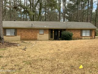 613 Upper Darby Road, Jackson, MS 39212