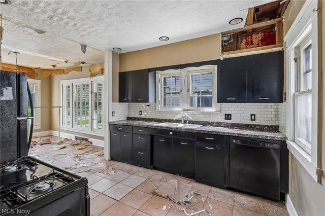 6821 Fleet Avenue, Cleveland, OH 44105