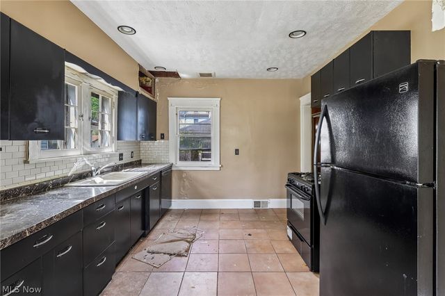 6821 Fleet Avenue, Cleveland, OH 44105