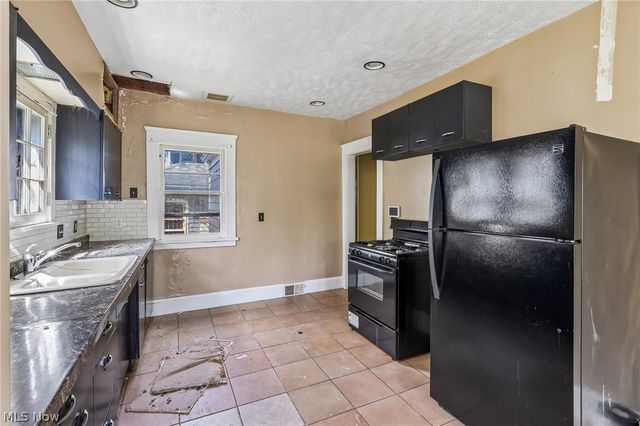 6821 Fleet Avenue, Cleveland, OH 44105