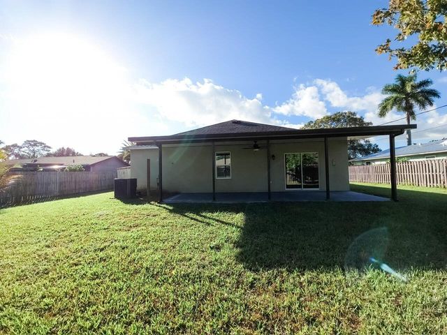 185 SW Exmore Avenue, Port St Lucie, FL 34983