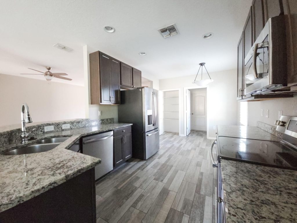 185 SW Exmore Avenue, Port St Lucie, FL 34983