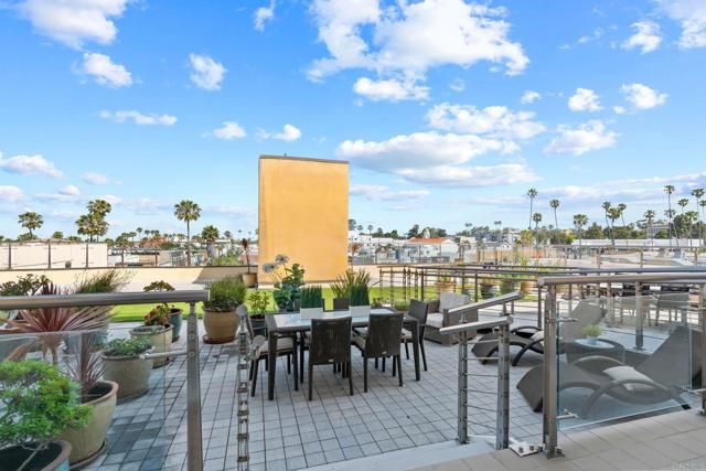 550 Seagaze Drive 19, Oceanside, CA 92054