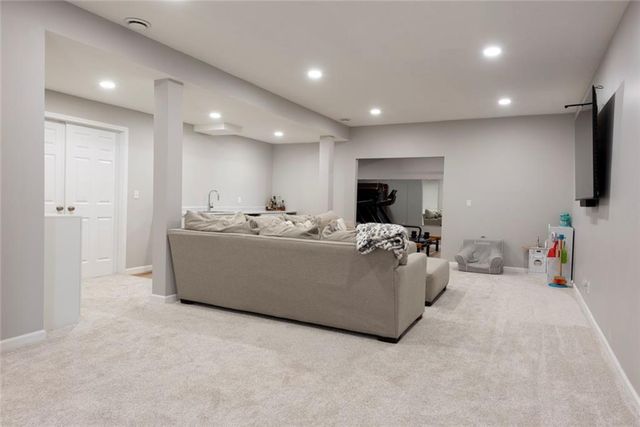 8544 N Ava Avenue, Kansas City, MO 64154