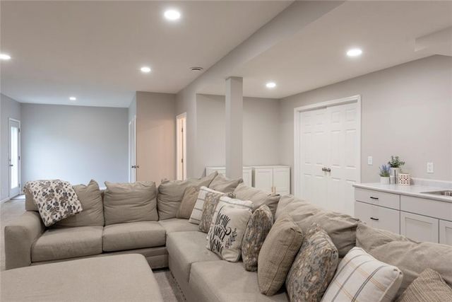 8544 N Ava Avenue, Kansas City, MO 64154