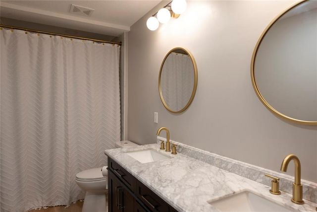 8544 N Ava Avenue, Kansas City, MO 64154