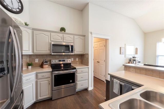 8544 N Ava Avenue, Kansas City, MO 64154