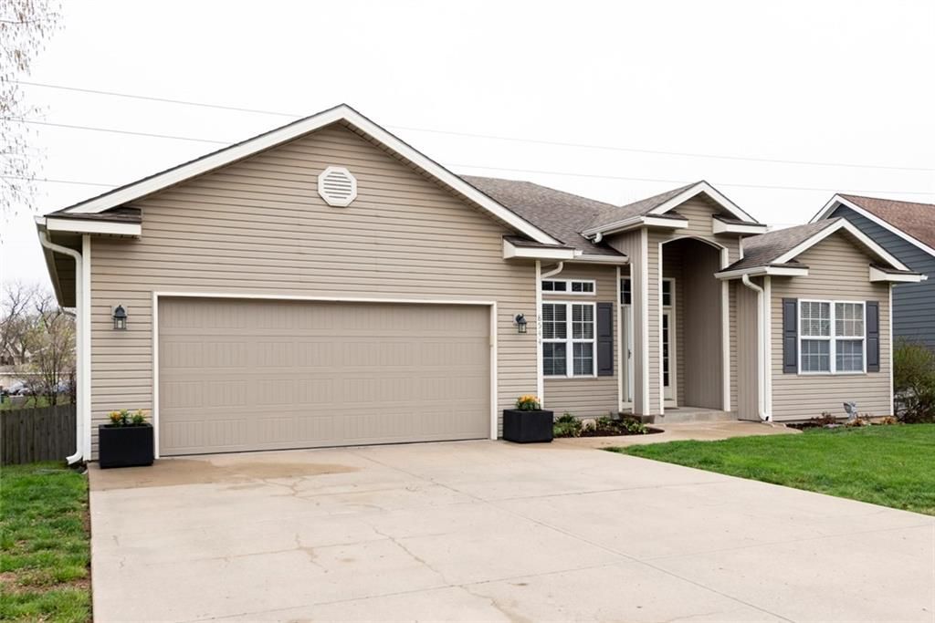 8544 N Ava Avenue, Kansas City, MO 64154