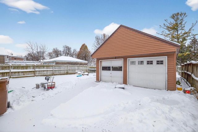 830 RACINE STREET, Menasha, WI 54952