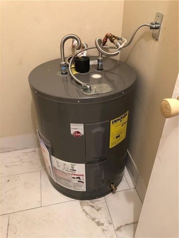 5156 NE 6th Avenue 201, Fort Lauderdale, FL 33334