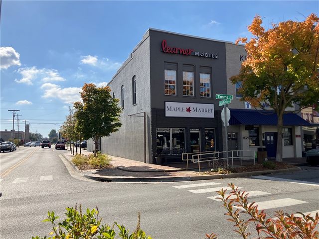 109 W Emma Avenue 1st Floor, Springdale, AR 72764