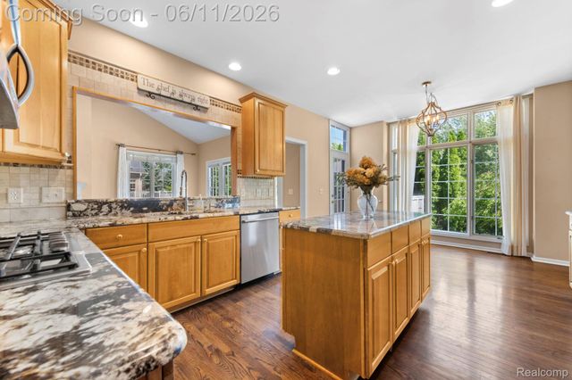 50145 Tottenham Court, Canton Charter Township, MI 48187