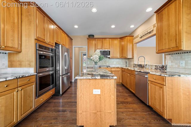 50145 Tottenham Court, Canton Charter Township, MI 48187