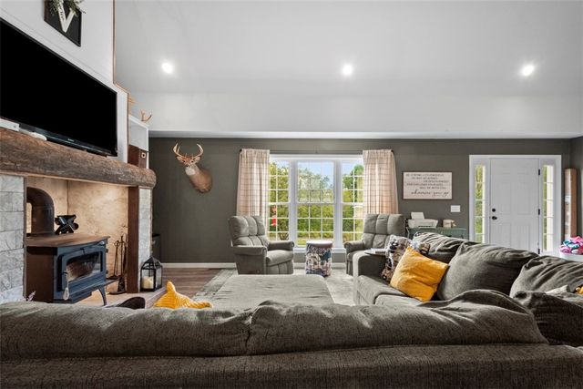 105 Jacobs Rd, Irwin Twp, PA 16038