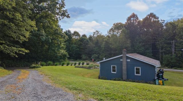 105 Jacobs Rd, Irwin Twp, PA 16038