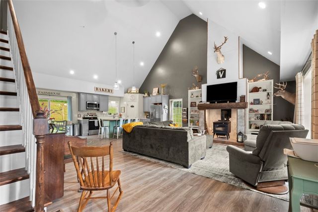 105 Jacobs Rd, Irwin Twp, PA 16038