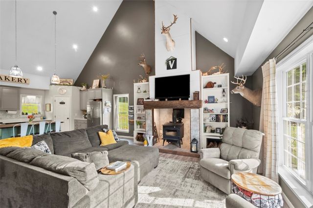 105 Jacobs Rd, Irwin Twp, PA 16038