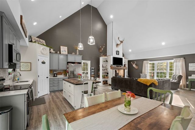 105 Jacobs Rd, Irwin Twp, PA 16038