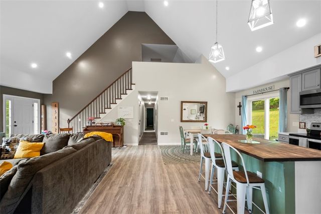 105 Jacobs Rd, Irwin Twp, PA 16038