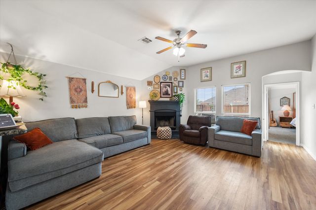 1650 Country Hills Drive, Waxahachie, TX 75165