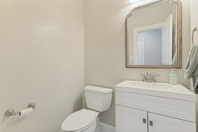 136 S College Street S, Keller, TX 76248