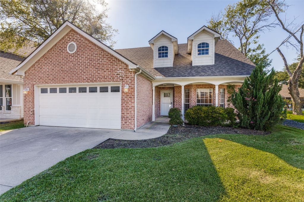 136 S College Street S, Keller, TX 76248