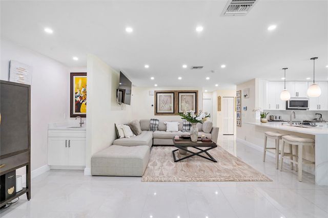 10209 Vestal Court, Coral Springs, FL 33071