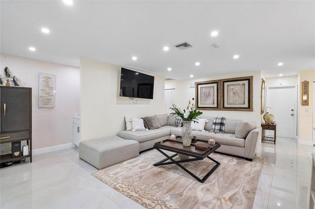 10209 Vestal Court, Coral Springs, FL 33071