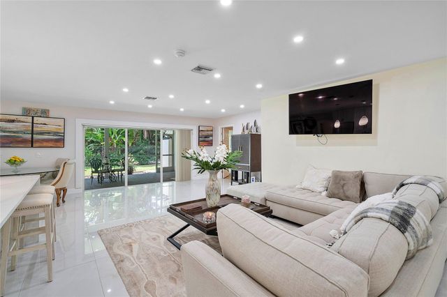 10209 Vestal Court, Coral Springs, FL 33071
