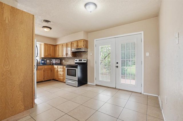 49 SW 49th, Lawton, OK 73505