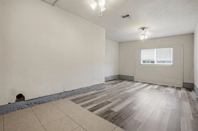 49 SW 49th, Lawton, OK 73505