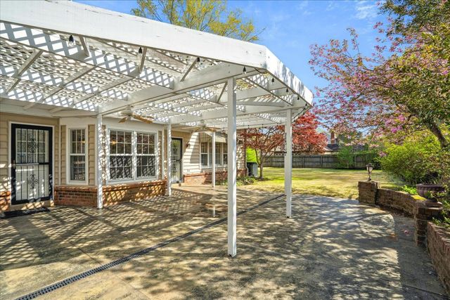 2899 CROSS COUNTRY DR, Germantown, TN 38138