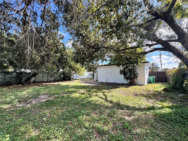 2381 NW 153rd St, Miami Gardens, FL 33054