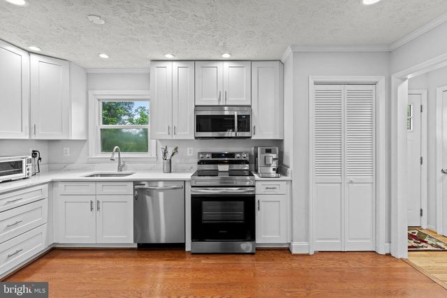 20103 SHELBURNE GLEBE RD, Purcellville, VA 20132