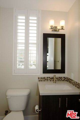 2753 Waverly Drive 806, Los Angeles, CA 90039