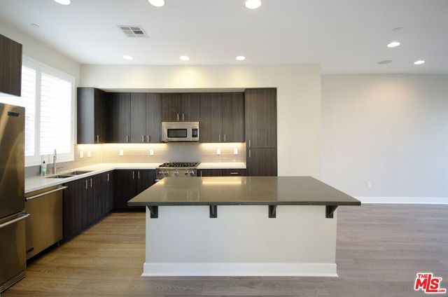 2753 Waverly Drive 806, Los Angeles, CA 90039