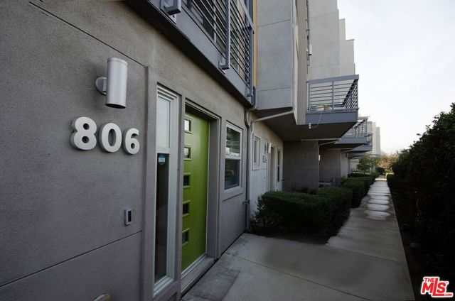 2753 Waverly Drive 806, Los Angeles, CA 90039