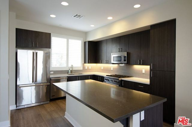 2753 Waverly Drive 806, Los Angeles, CA 90039