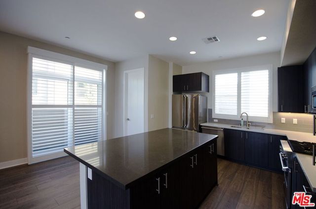 2753 Waverly Drive 806, Los Angeles, CA 90039