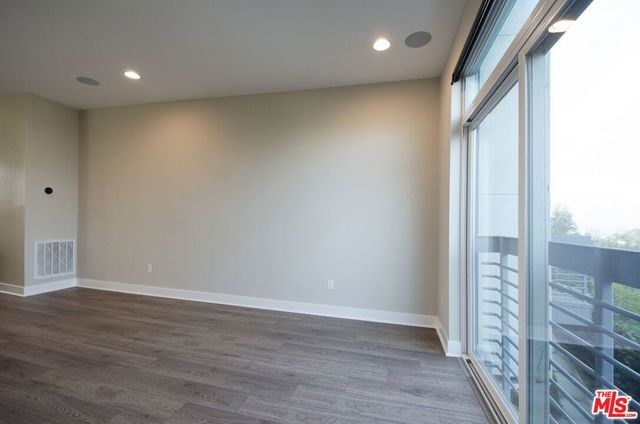 2753 Waverly Drive 806, Los Angeles, CA 90039