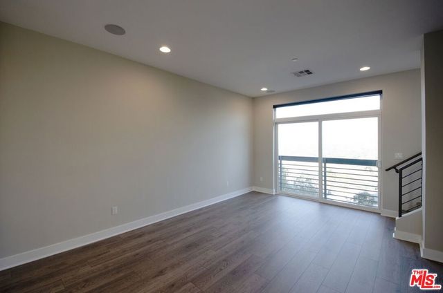 2753 Waverly Drive 806, Los Angeles, CA 90039